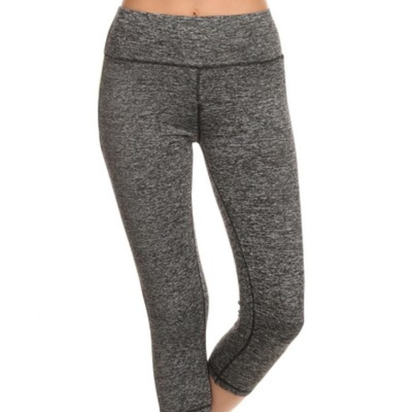 High Rise Seamless Capri Leggings - Picture 3 of 6